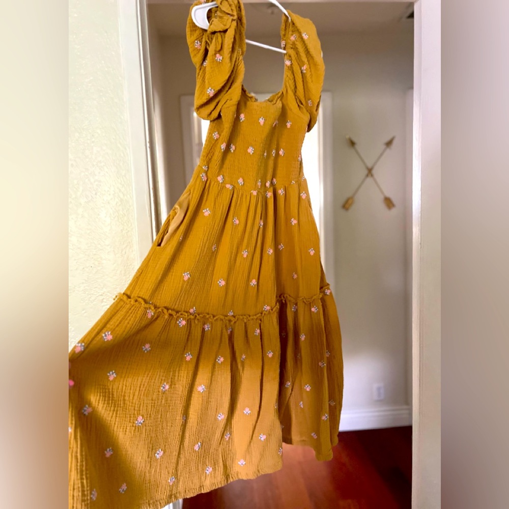 Listicle brown dress with pink flowers beautiful detail Sz L botique